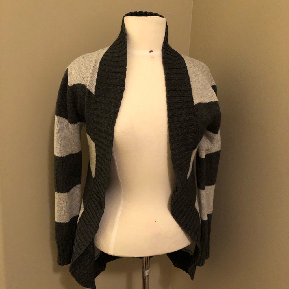 Aeropostale Open Front Sweater Grey and Black Size Small